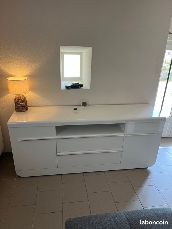 Buffet blanc (image 1)
