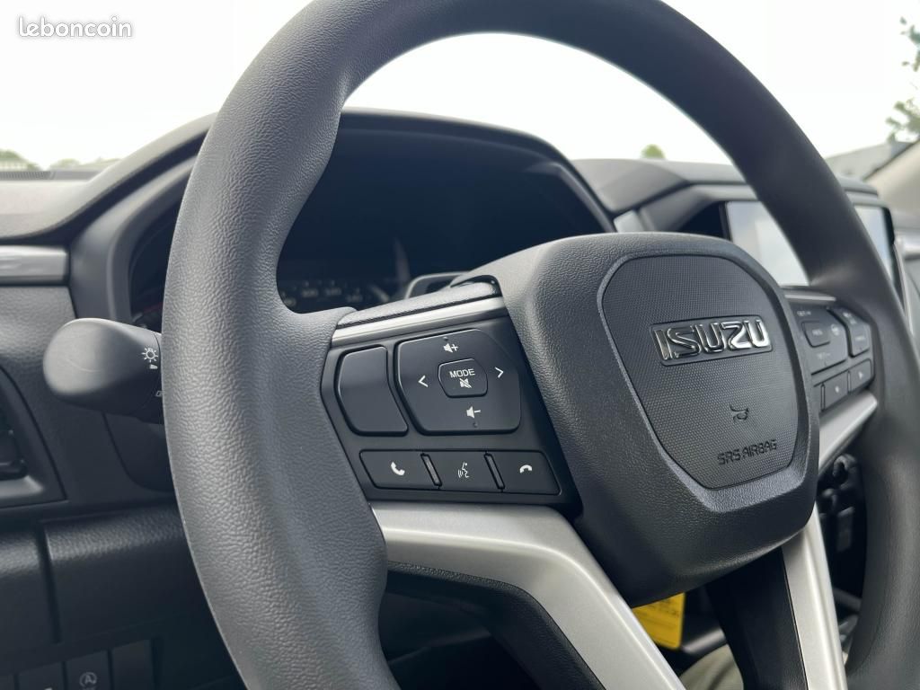 ISUZU D-MAX * 33 325 HT* SPACE EVOLUTION 2.2 DMS M/T 4x4 MY2026 Euro6e-bis (image 7)