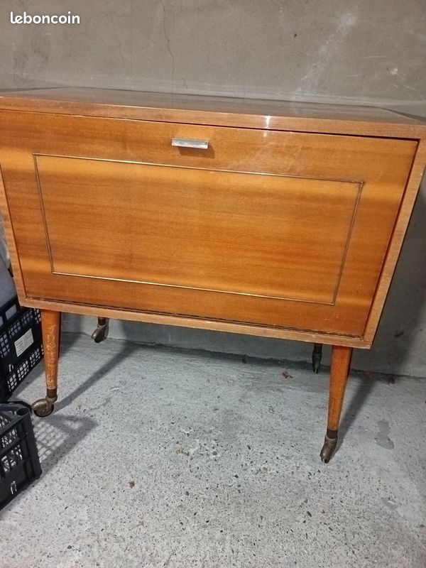 Meuble de rangement verni (image 1)