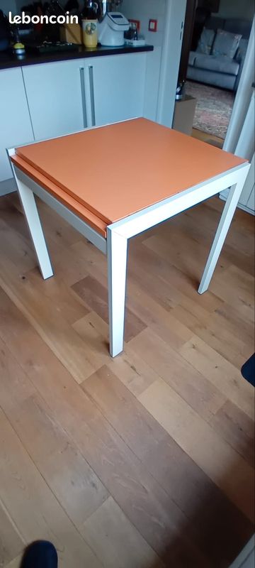 Table de cuisine orange démontée (image 2)