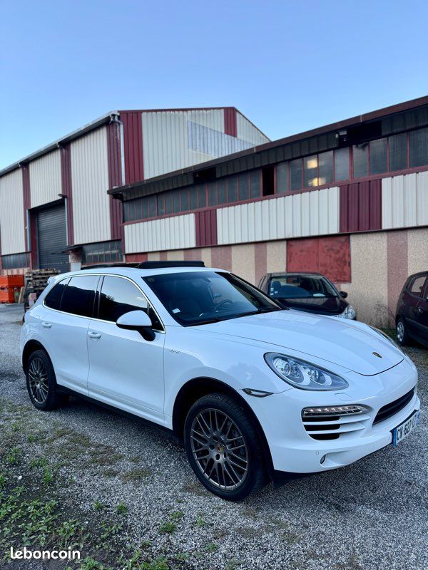 PORSCHE Cayenne - 3.0 TDi DPF V6 24V Tiptronic S 245 cv Boîte auto (image 2)