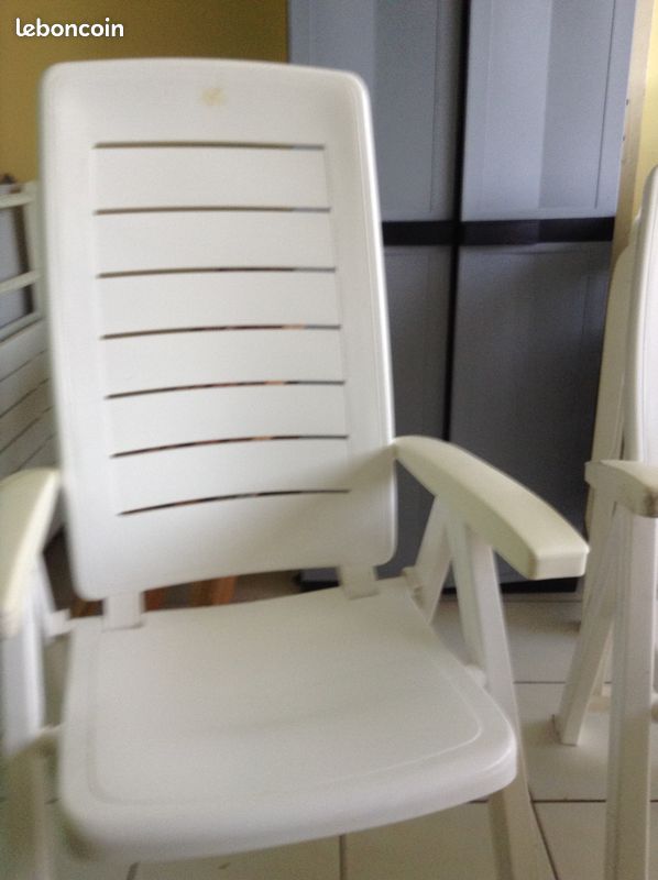 CHAISE PLIANTE DE JARDIN (PVC BLANC) x2 (image 1)