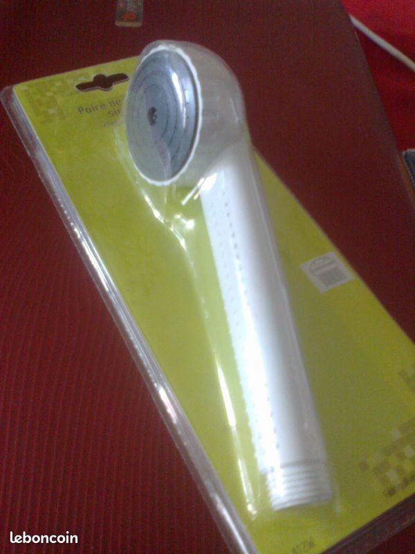Un poire de douche simple neuf (image 1)