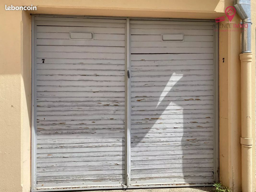 Parking/box Lyon 4ème · 140 €/mois