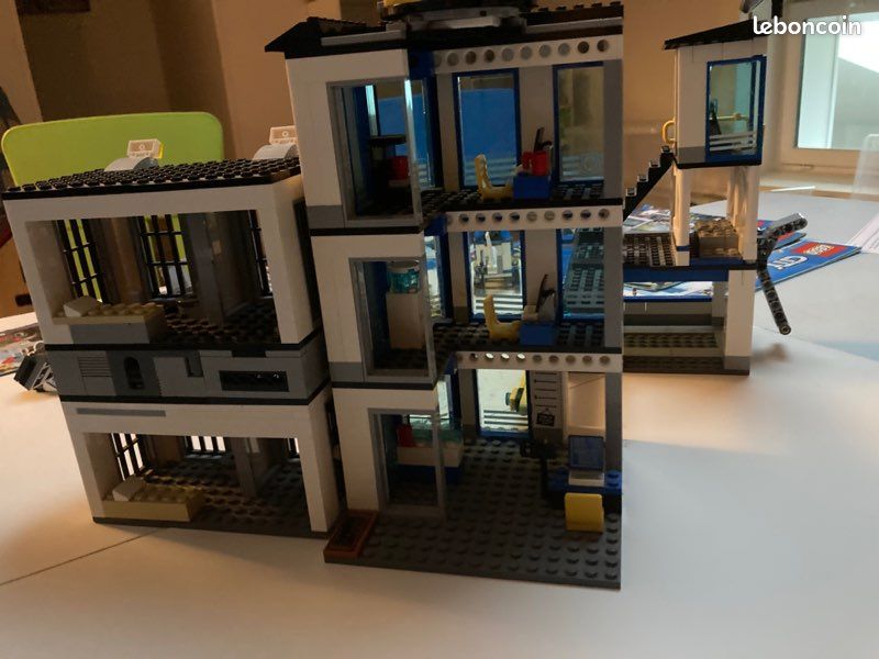 Lego 60141 commissariat de police (image 8)