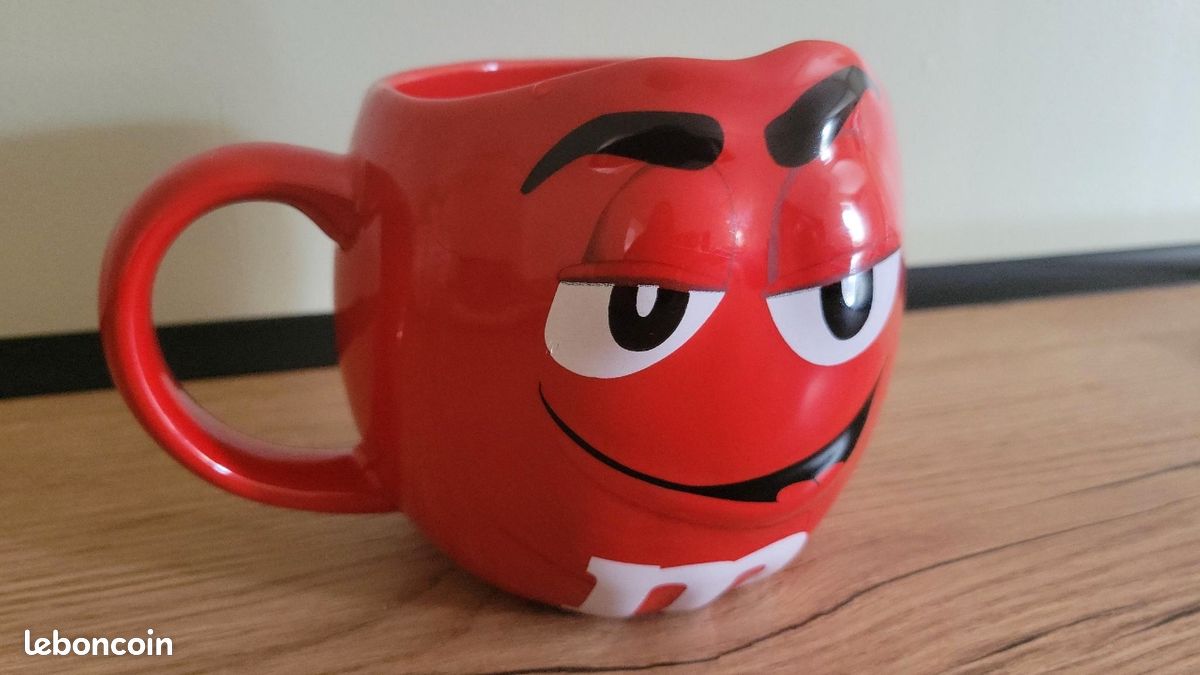 Tasse rouge M&M's (image 4)