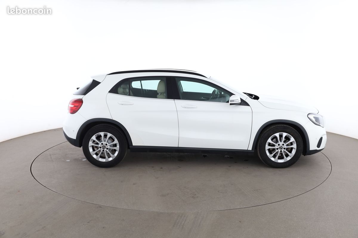 Mercedes-Benz GLA 200 d Inspiration 7G-DCT 136 ch (image 13)