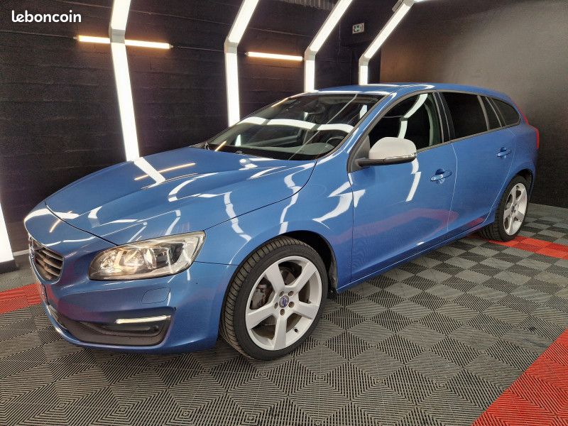Volvo V60 D3 150CH MOMENTUM GEARTRONIC * ATTELAGE * BLUETOOTH * SUIVI COMPLET (image 3)