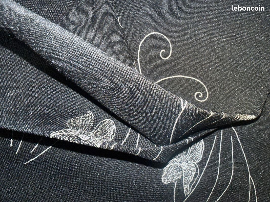 Coupon de Tissu crêpe noir imprimé fleurs blanches 145*126 cm (image 7)