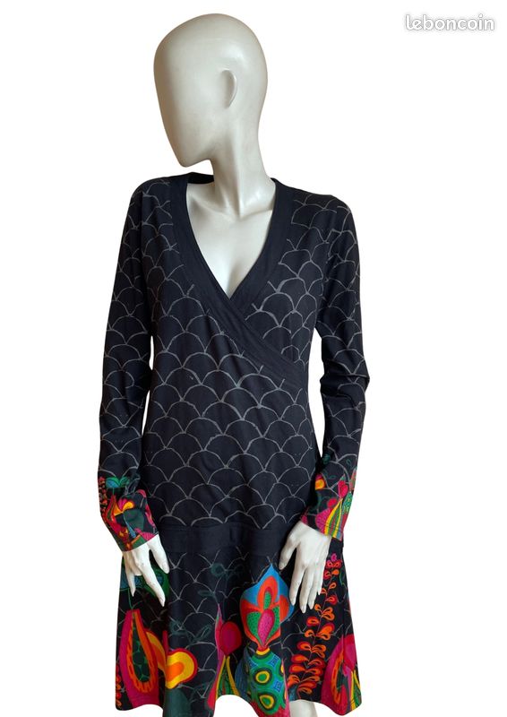 Robe Desigual Noir à Bouquets Multicolores - Taille XL, Mi-longue, Viscose, Occasion Très Bon état