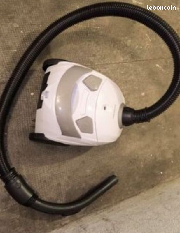 Aspirateur, 700W (image 1)
