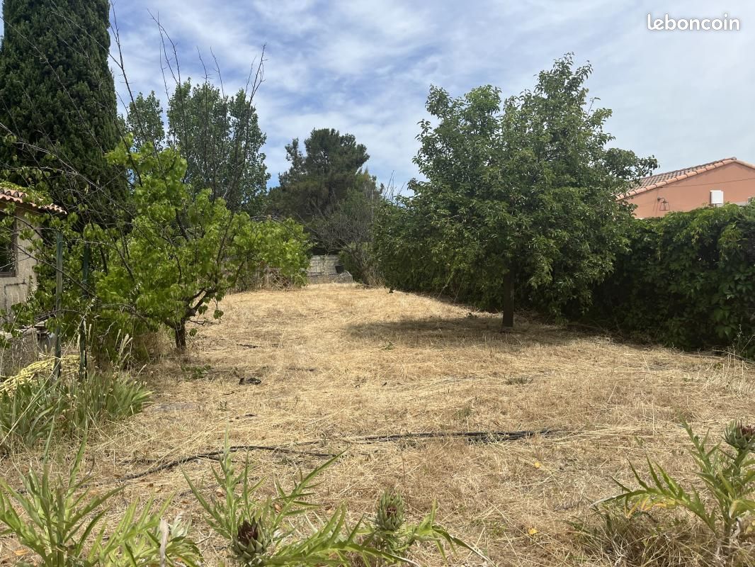 Terrain 400 m² Trets · 170 000 €