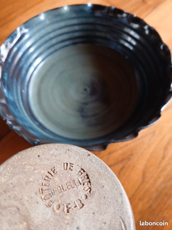 Pichet, plat en grès bleu, soliflore et assiette (image 3)