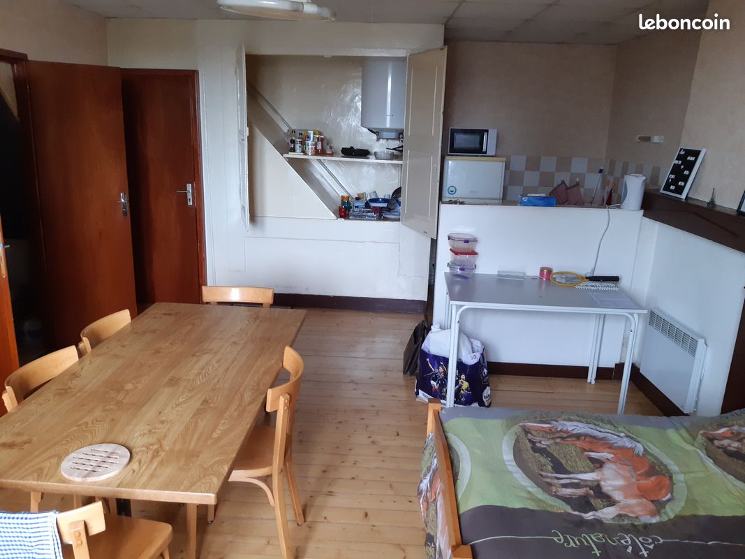 Appartement 1 pièce 33 m² · à Poligny · 33 m² · 325 €