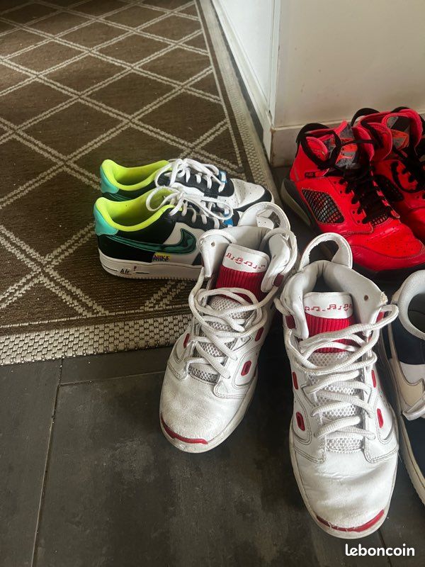 Baskets JORDAN NIKE ADIDAS CRAMPONS FOOT FOOT SALLE Sport