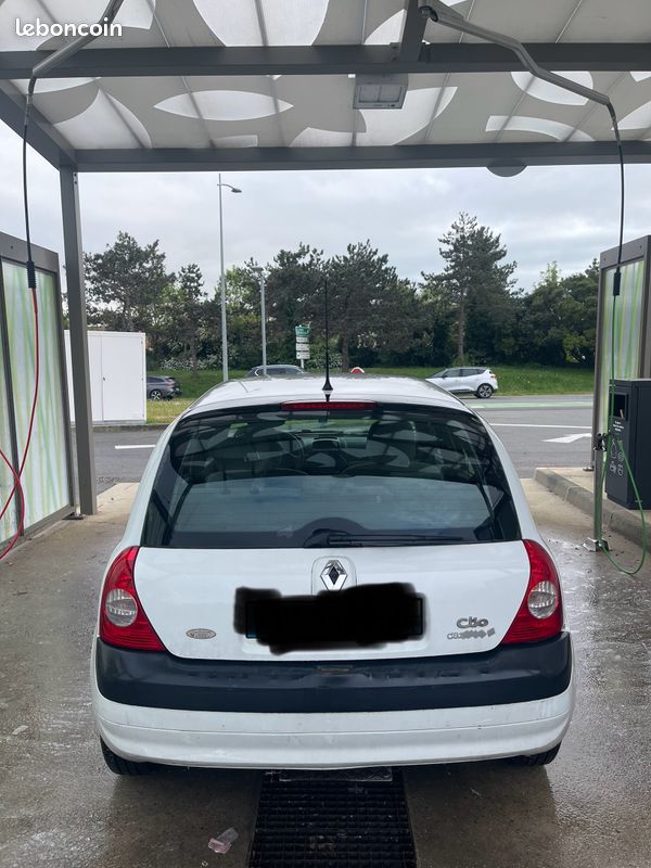 Clio 2 à saisir (image 2)