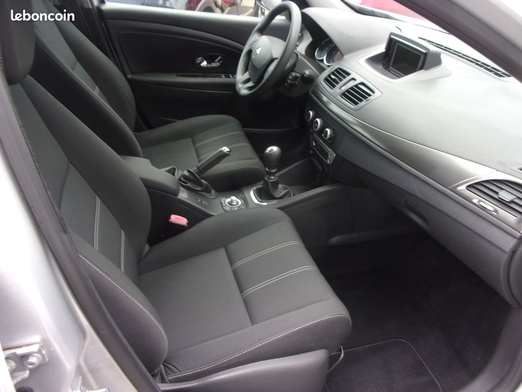 Renault Mégane 3 1.2 TCE 115 chevaux life , GPS , garantie national (image 5)
