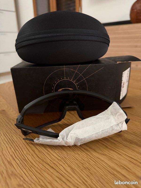 Lunettes de soleil OAKLEY (image 4)