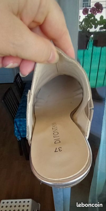 Chaussures ouvertes T 37 (image 7)