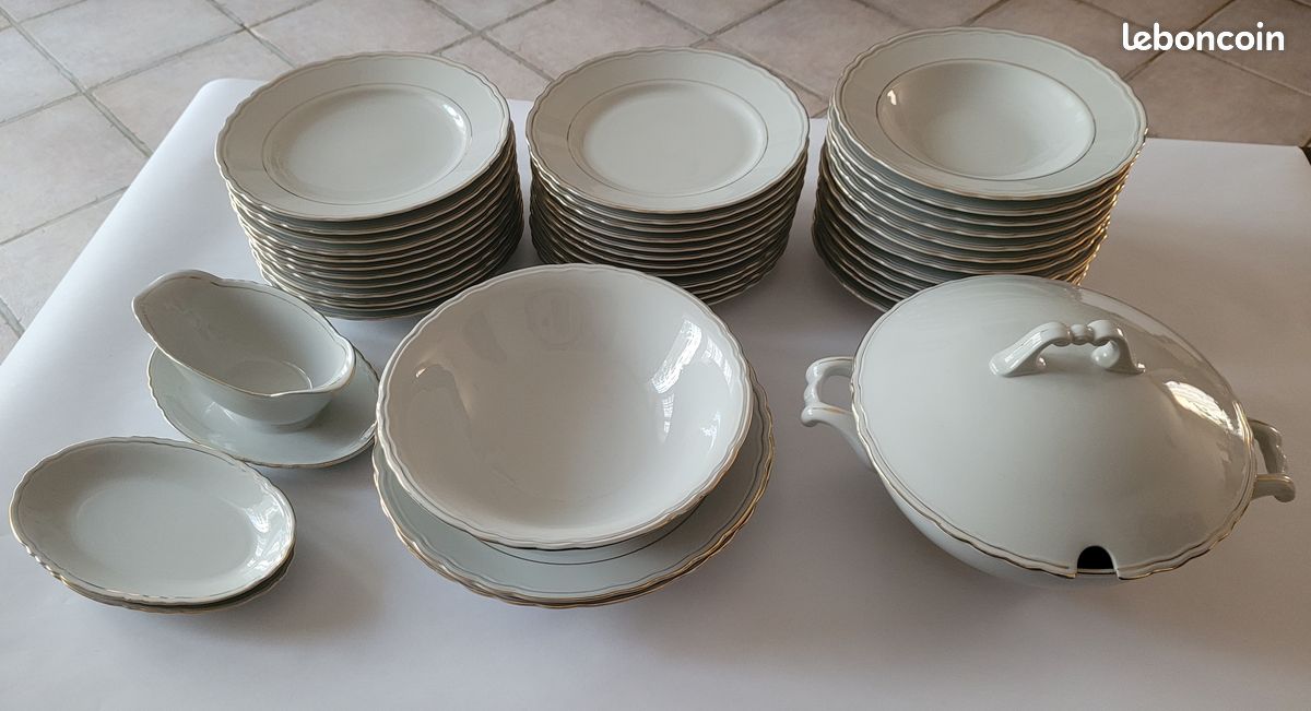 Service de table 44 pièces véritable porcelaine de luxe avec liseret d'or (image 1)
