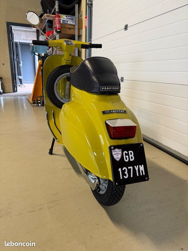 Scooter Vespa 50 L Giallo Positano Primavera Vespa Piaggio Gialla
