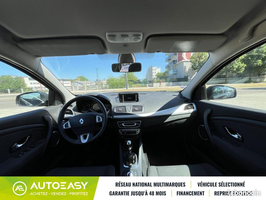 Renault Megane III Phase 2 Hatchback 1.2 TCE 16V ECO2 S&S (image 12)