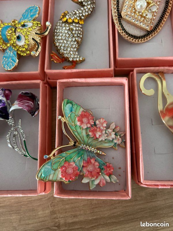 Lot De 4 Broches Anciennes Assorties - Modèles Variés - Lot N°6 - Occasion Bon État