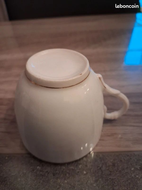 Tasse fleur de lys en porcelaine fine (image 3)