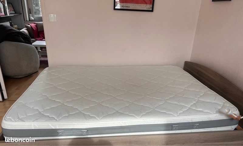 Matelas 140x190 très confortable – Excellent état (image 4)
