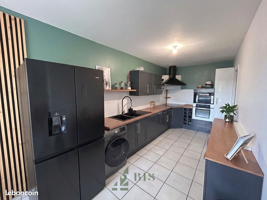 Appartement 5 pièces 111 m² · à Roanne · 111 m² · 830 €/mois