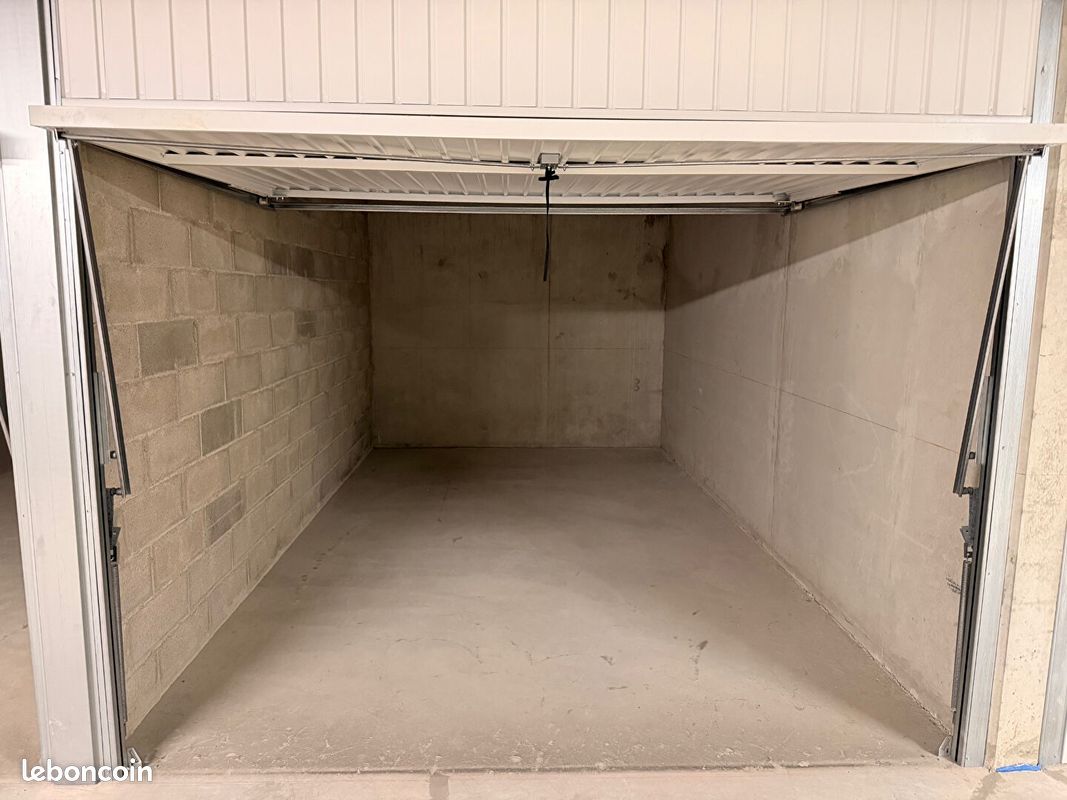 Parking/box AIX EN PROVENCE · à Aix-en-Provence · 80 €/mois