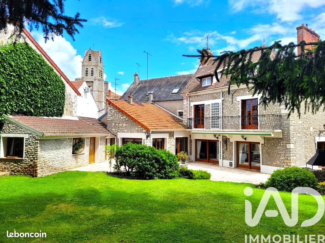 Maison 9 pièces 240 m² · à Étampes · 240 m² · 477 000 €