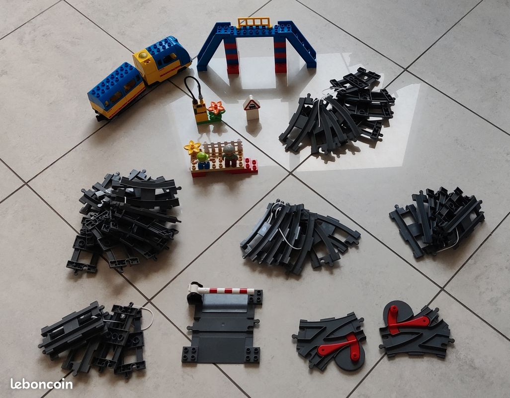 LEGO DUPLO - 6 Rails Droits Pour Train, Compatible Avec Les Ensembles 5608 Et 5609, Dès 2 Ans