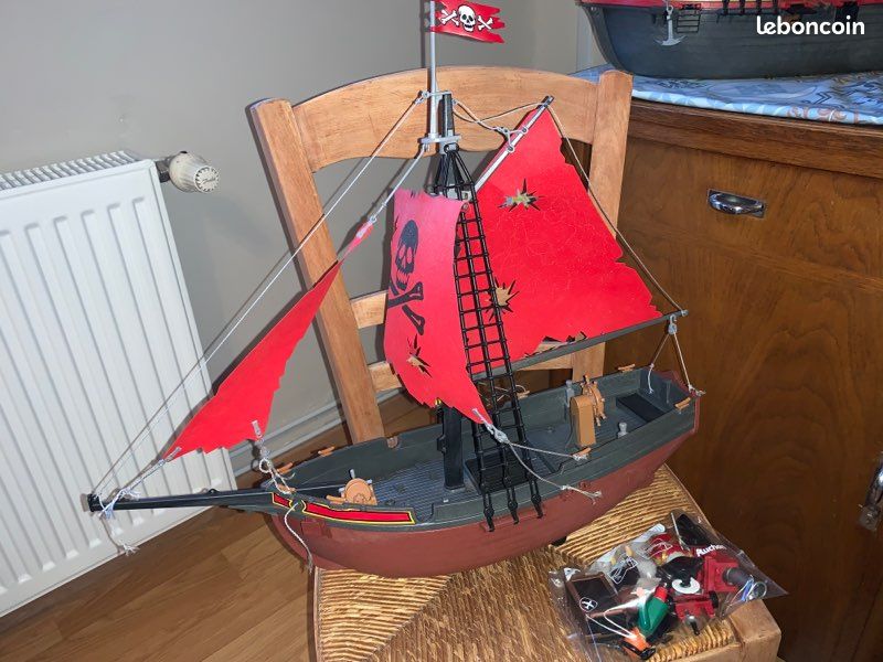 Bateau pirate Playmobil (image 1)