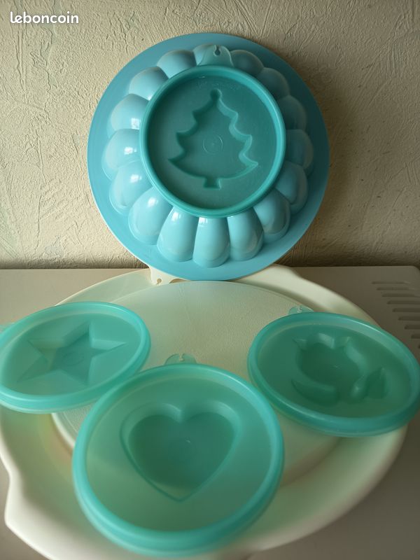 Moule à Charlotte Tupperware avec plateau et couvercle