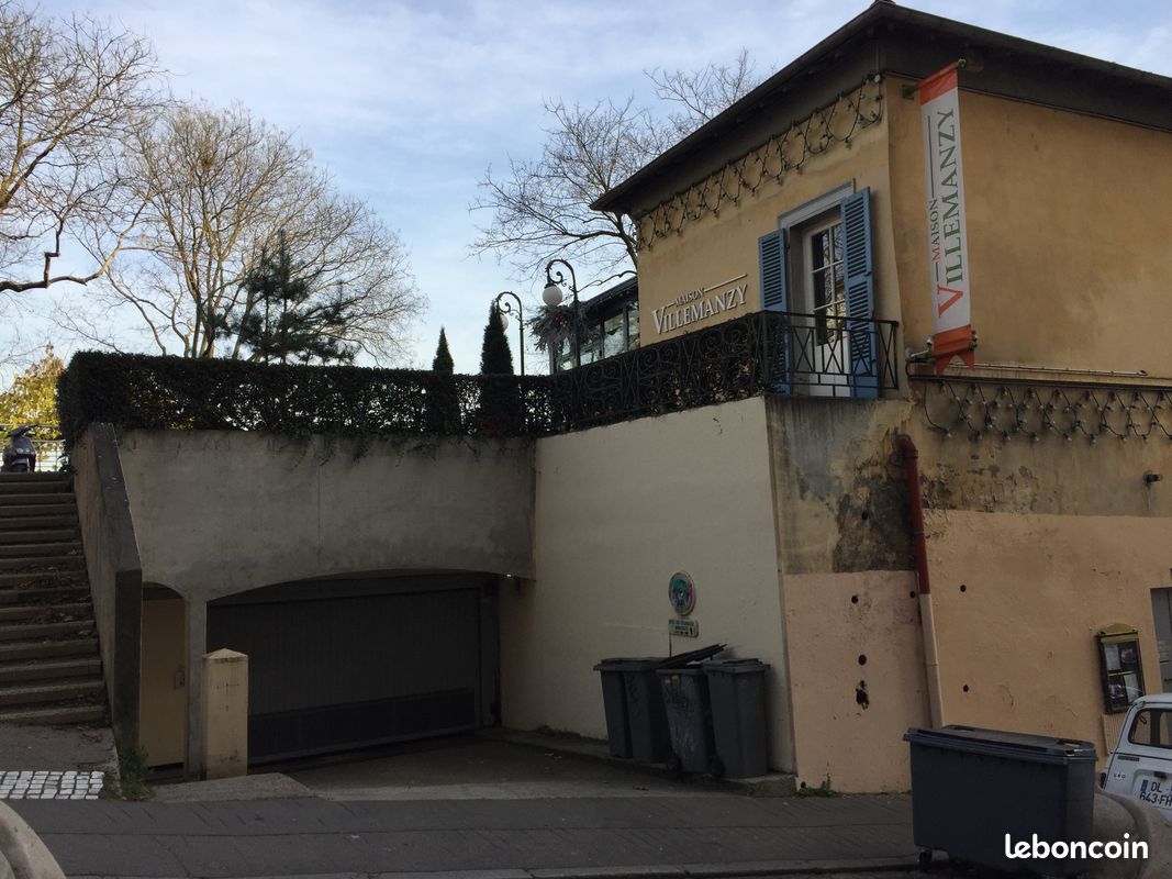 Garage/box à vendre · à Lyon · 33 000 €