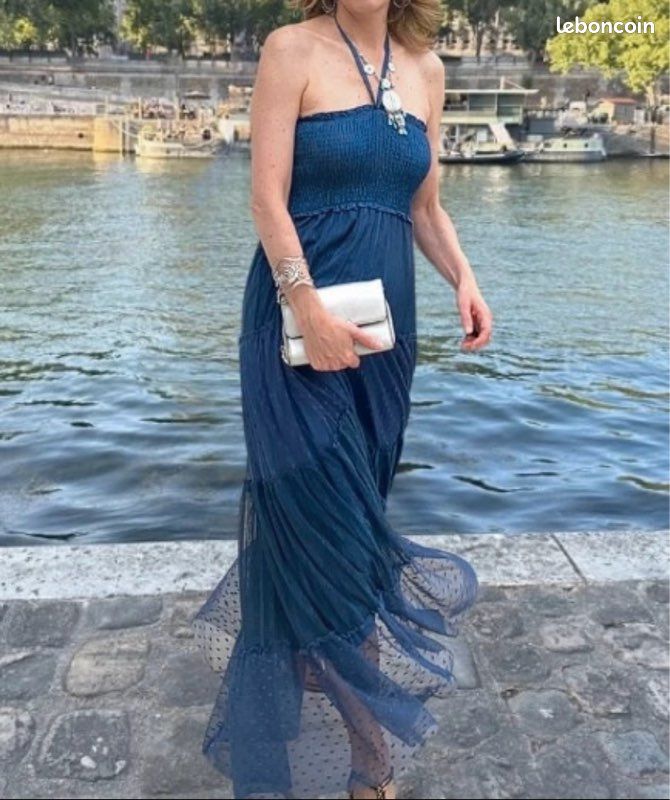 Jolies robes d'été bleue et noir. (D'occasion) à pour CHF 5 - avec