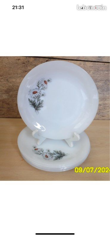 8 assiettes à dessert en opaline Arcopal - Arts de la table 8 assiettes à dessert en opaline Arcopal - Arts de la table