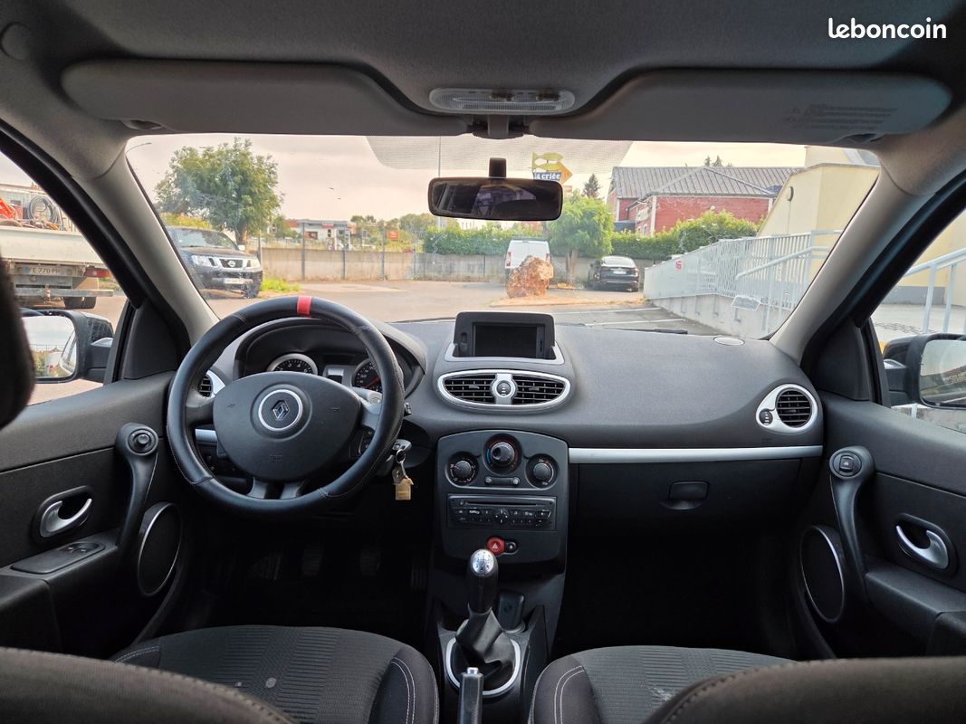 RENAULT CLIO 3 TomTom - 1.2 TCe 100ch – KIT DISTRIBUTION NEUF (image 3)