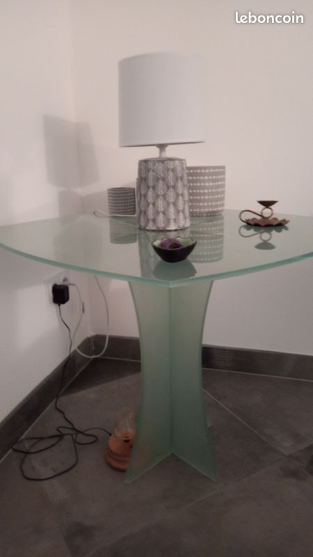 Table en verre (image 1)
