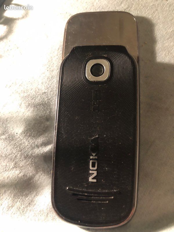 Vend petit Smartphonne à Clapet de Marque Nokia. Modèle 7230 Type:RIM 604 (image 5)
