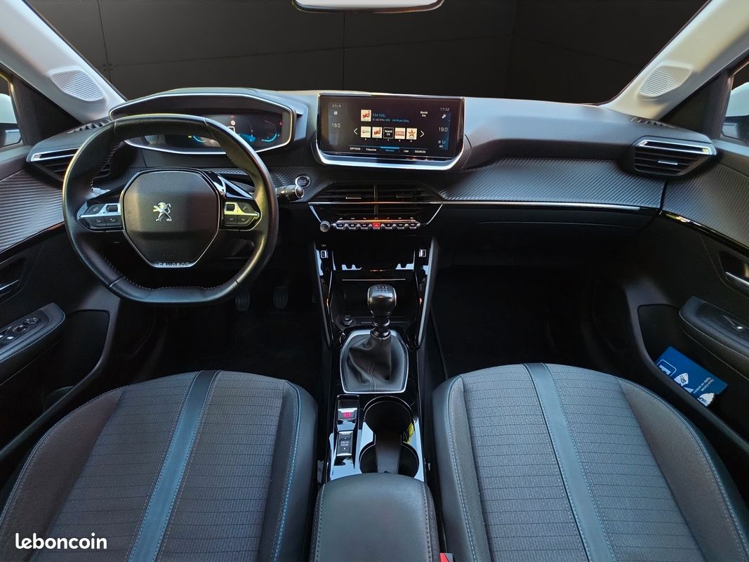 PEUGEOT 208 II 1.2 100 ch ALLURE - 1ER MAIN - COURROIE OK - ENTRETIEN CONSTRUCTEUR - GARANTIE 12 MOIS (image 3)