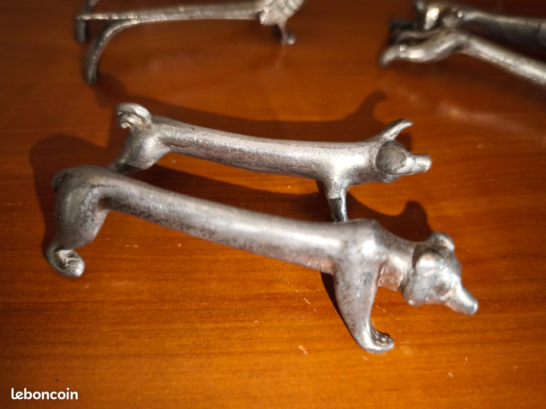 Lot de 6 porte-couteaux Chien Teckel en étain