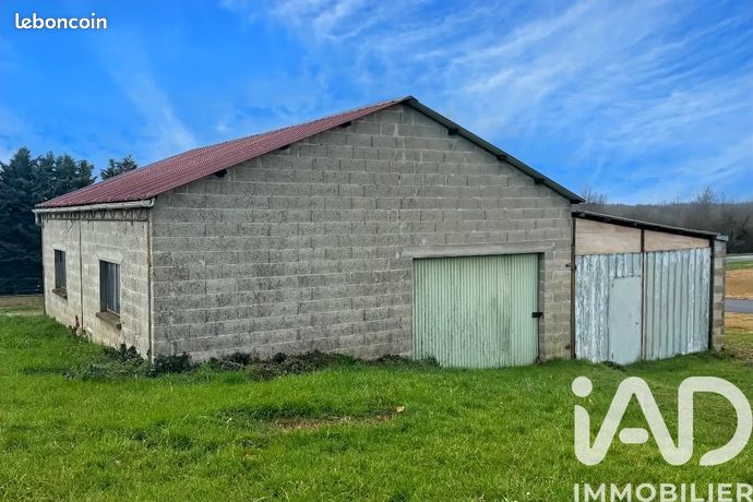 Parking/box 134 m² Saint-Sornin