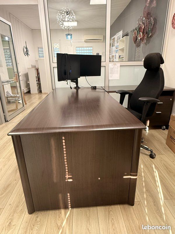 Bureau en bois avec support écran, 2 écrans et un caisson tiroir (image 5)