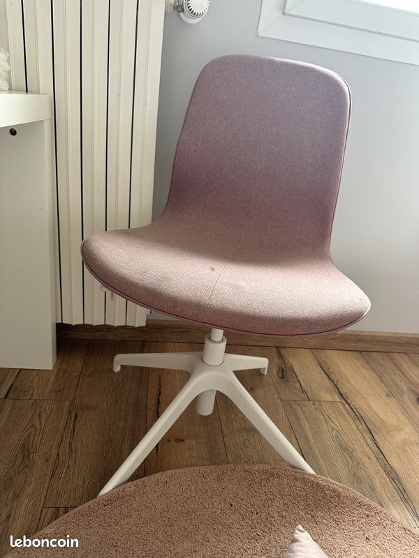 Tapis chaise étagère et rideau (image 5)