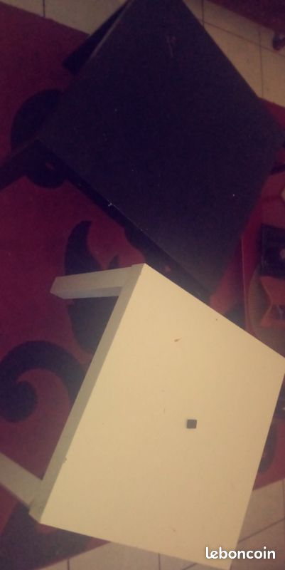 Table (image 3)