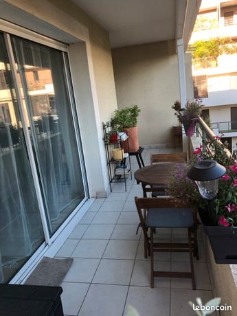 T2 rénové avec balcon et parking - quartier Les Arceaux — 2
