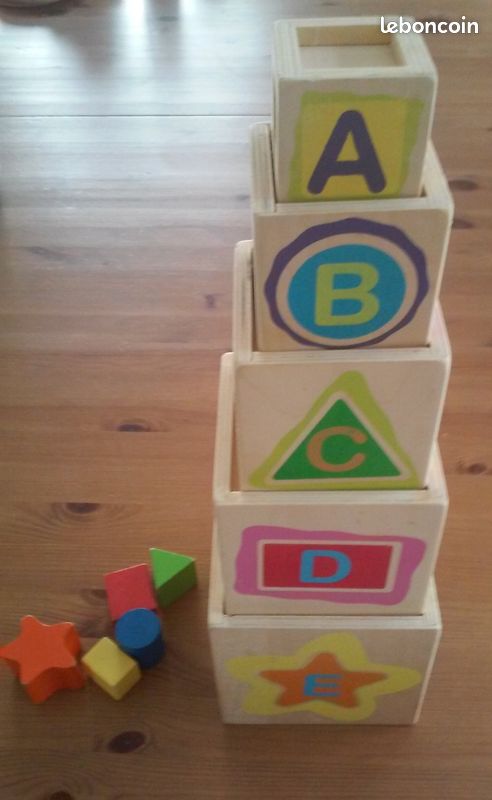 Jeu - cube à empiler en bois (image 1)