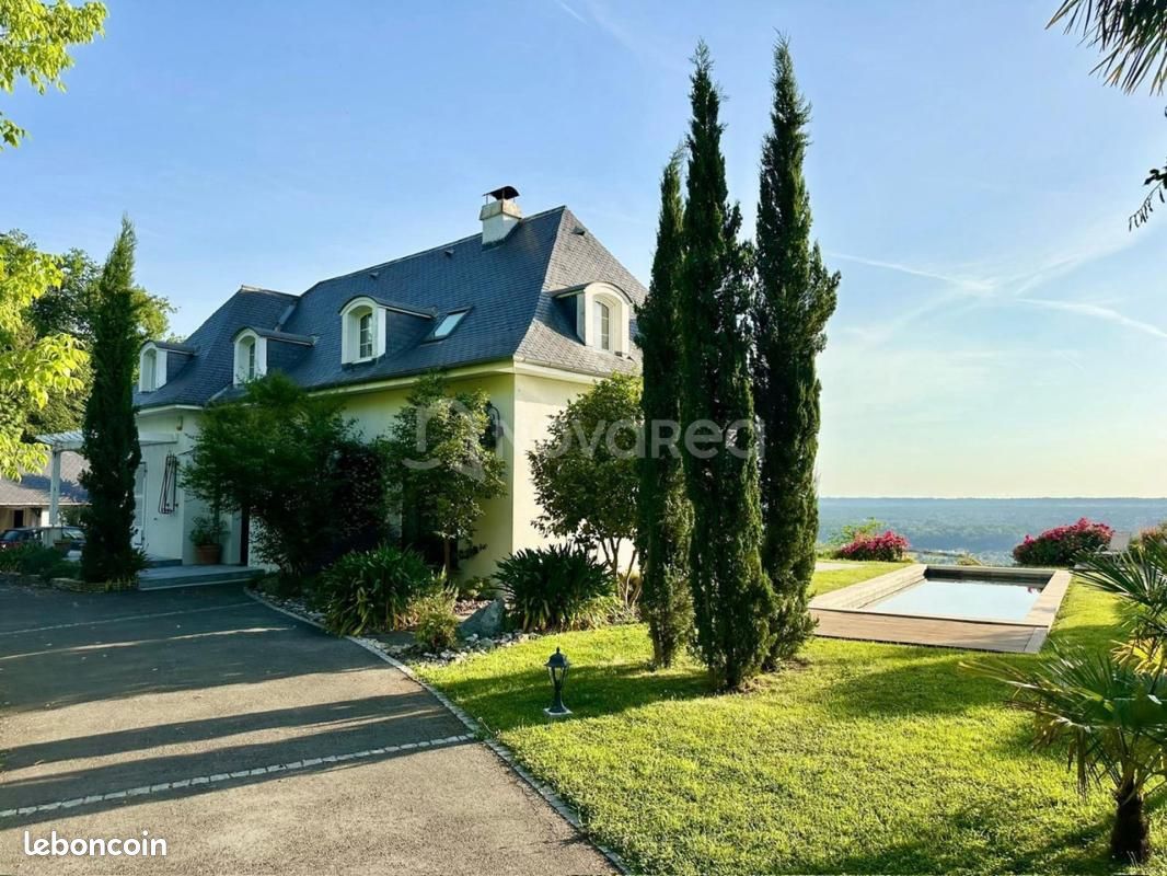 Maison 8 pièces 360 m² · à Pau · 360 m² · 998 000 €